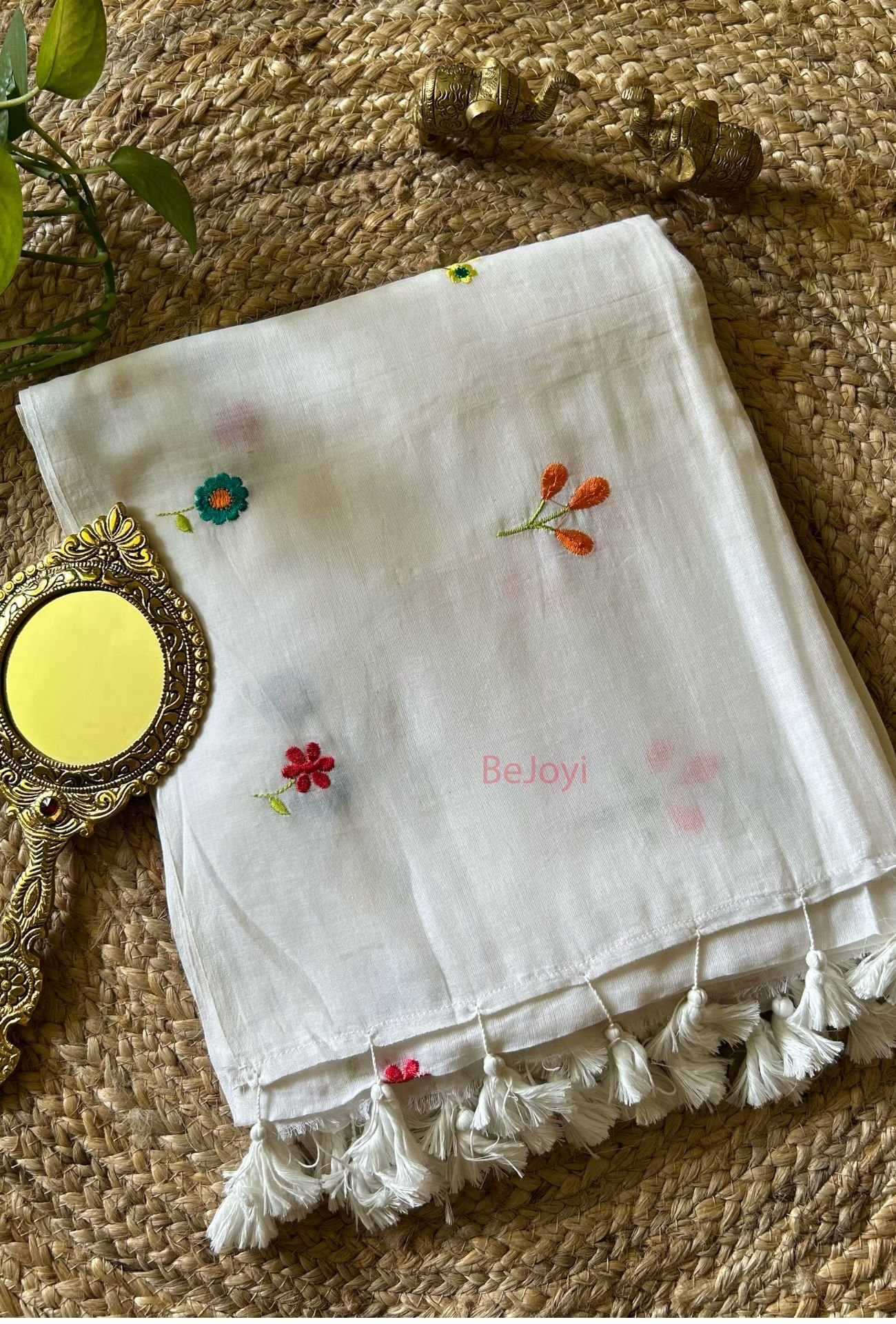 Phool – White Floral Embroidery Mulmul Cotton Saree