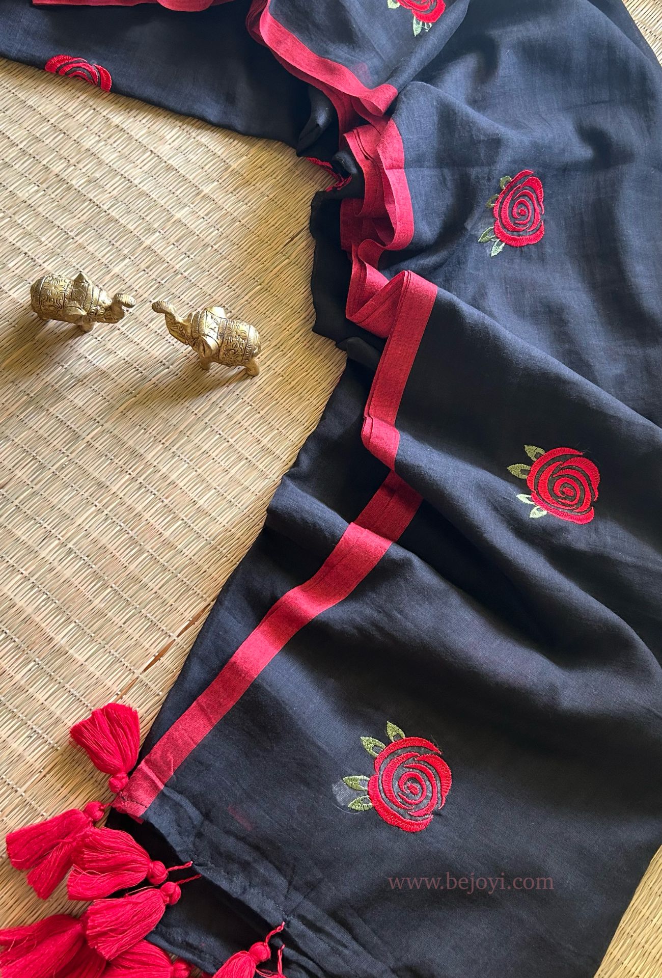 Blush Lotus Bloom Handcrafted Saree 21 28