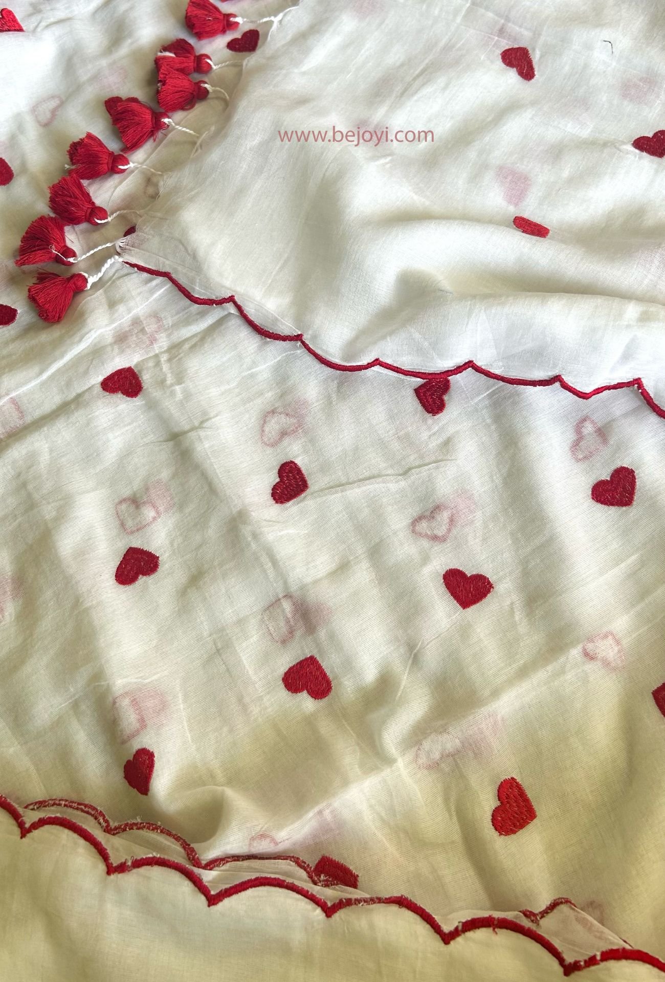White & Red Heart Embroidery Scallop Border Mulmul Cotton Saree