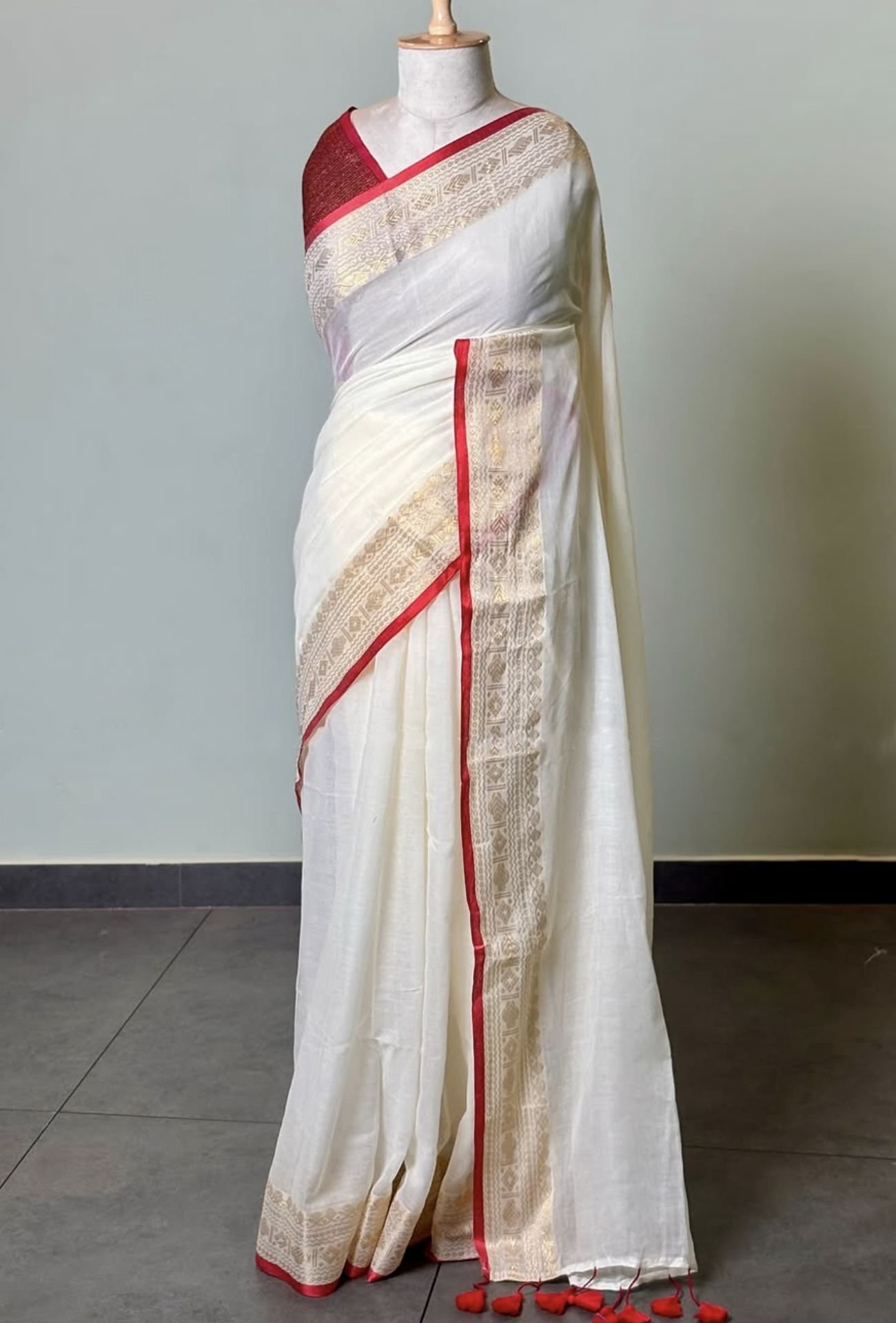 Aradhya – White Red & Gold Zari Border Mulmul Cotton Saree